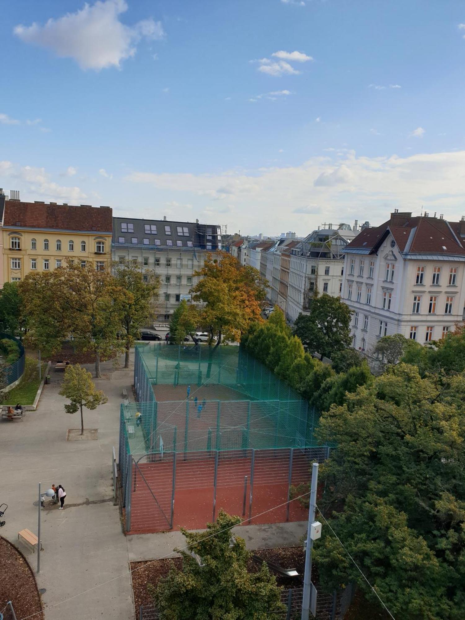 Helles Zimmer Mit Dachterrasse Nahe Schoenbrunn Apartment Vienna Exterior photo